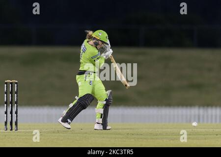 Tammy Beaumont of the Thunder Fledermäuse beim WBBL-Spiel der Women's Big Bash League zwischen der Brisbane Heat und dem Sydney Thunder im Blacktown International Sportspark am 11. November 2020 in Sydney, Australien. (Nur für redaktionelle Zwecke) (Foto von Izhar Khan/NurPhoto) Stockfoto