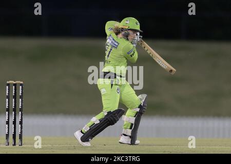 Tammy Beaumont of the Thunder Fledermäuse beim WBBL-Spiel der Women's Big Bash League zwischen der Brisbane Heat und dem Sydney Thunder im Blacktown International Sportspark am 11. November 2020 in Sydney, Australien. (Nur für redaktionelle Zwecke) (Foto von Izhar Khan/NurPhoto) Stockfoto