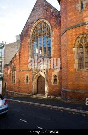 Die ehemalige St. John's Kirche in der St. Sepulcher Street, Scarborough, liegt nun leer und verlassen Stockfoto