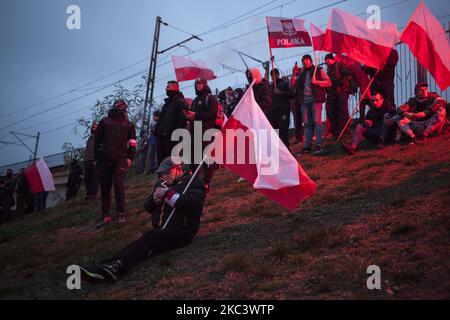 Demonstranten sahen während des Unabhängigkeitsmarsches in Warschau am 11. November 2020. (Foto von Maciej Luczniewski/NurPhoto) Stockfoto