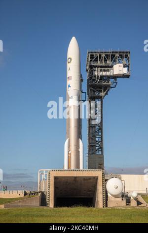 Nov 13, 2020 - Eine ULA AtlasV Rakete steht vor der NROL-101 Mission am heutigen Tag auf dem Launch Pad 41 der Cape Canaveral Air Force Station bereit. (Foto von Manuel Mazzanti/NurPhoto9 Stockfoto