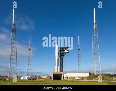 Nov 13, 2020 - Eine ULA AtlasV Rakete steht vor der NROL-101 Mission am heutigen Tag auf dem Launch Pad 41 der Cape Canaveral Air Force Station bereit. (Foto von Manuel Mazzanti/NurPhoto9 Stockfoto