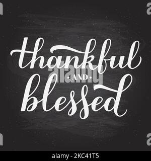 Dankbare und gesegnete Kalligraphie Handschriftzug auf Tafel Hintergrund. Inspirierendes Zitat zum Thanksgiving Day. Vektorvorlage für Grußkarte, Typ Stock Vektor