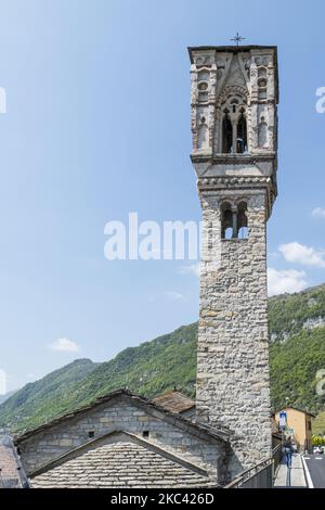 Schöner Glockenturm aus Stein in Comacina am Comer See Stockfoto