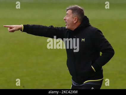 Steve Ball, Manager von Colchester United, während der zweiten Liga zwischen Colchester United und Leyton Orient im Colchester Community Stadium, Colchester, Großbritannien, am 14.. November 2020 (Foto by Action Foto Sport/NurPhoto) Stockfoto