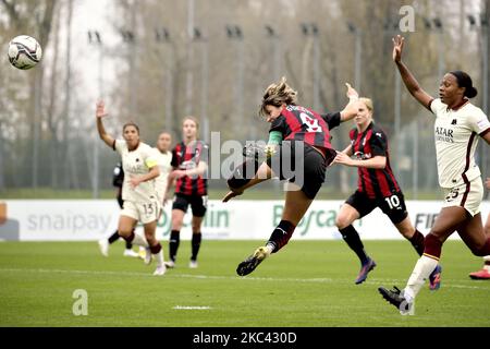 Valentina Giacinti vom AC Mailand in Aktion während der Women Serie Ein Spiel zwischen AC Mailand und AS Roma im Centro Sportivo Vismara am 15. November 2020 in Mailand, Italien. (Foto von Giuseppe Cottini/NurPhoto) Stockfoto