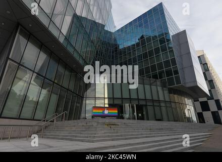 Ein Blick auf das Facebook-Logo auf seinem EMEA-Hauptsitz auf dem Grand Canal Square in Docklands während der COVID-19-Pandemie in Dublin. Am Dienstag, den 17. November 2020, in Dublin, Irland. (Foto von Artur Widak/NurPhoto) Stockfoto