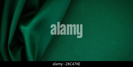 Abstrakt monochrom elegant Luxus Stoff Hintergrund. Hintergrund in grüner Farbe mit Drapierten und welligen Falten aus luxuriösem Seidensatinmaterial. Draufsicht Stockfoto