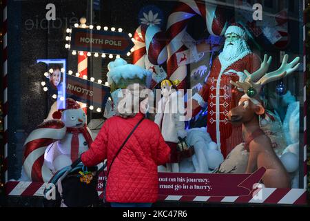 Ein Blick auf das neue Kaufhaus Arnotts zur Weihnachtszeit. Am Mittwoch, den 18. November 2020, in Dublin, Irland. (Foto von Artur Widak/NurPhoto) Stockfoto