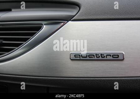 Audi A6 (Modell 2017) S-line Quattro interior mit quattro-Logo ist am 19. November 2020 in Gdynia, Polen, zu sehen (Foto: Michal Fludra/NurPhoto) Stockfoto