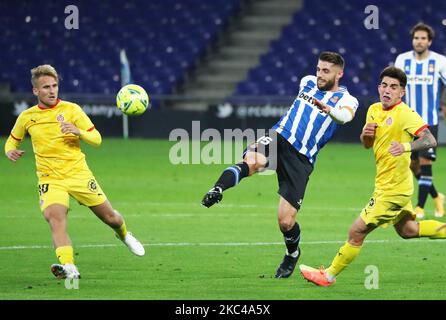 Samu Saiz und David Lopez während des Spiels zwischen RCD Espanyol und dem FC Girona, das der 13. Woche der Liga Smartbank entspricht, spielten am 20.. November 2020 im RCDE-Stadion in Barcelona, Spanien. -- (Foto von Urbanandsport/NurPhoto) Stockfoto