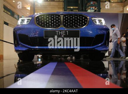 Ein Überblick über eine Veranstaltung von BMW Indonesia in Jakarta, Indonesien, am 20. November 2020. BMW Indonesien veranstaltete eine Ausstellung und stellte drei neue Fahrzeuge aus der BMW M-Serie vor. (Foto von Dasril Roszandi/NurPhoto) Stockfoto