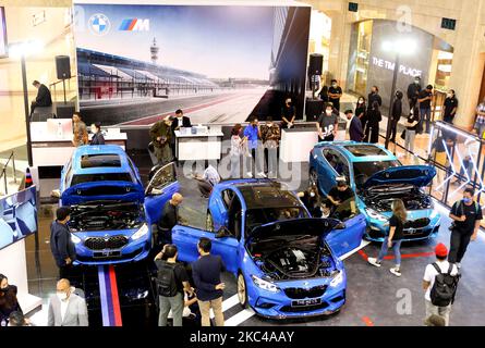 Ein Überblick über eine Veranstaltung von BMW Indonesia in Jakarta, Indonesien, am 20. November 2020. BMW Indonesien veranstaltete eine Ausstellung und stellte drei neue Fahrzeuge aus der BMW M-Serie vor. (Foto von Dasril Roszandi/NurPhoto) Stockfoto