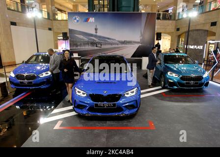 Ein Überblick über eine Veranstaltung von BMW Indonesia in Jakarta, Indonesien, am 20. November 2020. BMW Indonesien veranstaltete eine Ausstellung und stellte drei neue Fahrzeuge aus der BMW M-Serie vor. (Foto von Dasril Roszandi/NurPhoto) Stockfoto