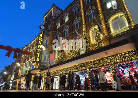 Blick auf das Kaufhaus Arnotts zur Weihnachtszeit. Am Samstag, den 21. November 2020, in Dublin, Irland. (Foto von Artur Widak/NurPhoto) Stockfoto