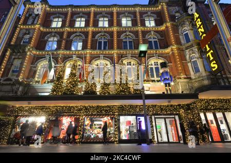 Blick auf das Kaufhaus Arnotts zur Weihnachtszeit. Am Samstag, den 21. November 2020, in Dublin, Irland. (Foto von Artur Widak/NurPhoto) Stockfoto