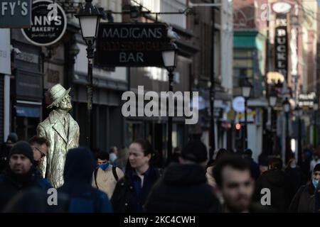 James Joyce Statue auf der North Earl Street, im Stadtzentrum von Dublin. Am Samstag, den 21. November 2020, in Dublin, Irland. (Foto von Artur Widak/NurPhoto) Stockfoto