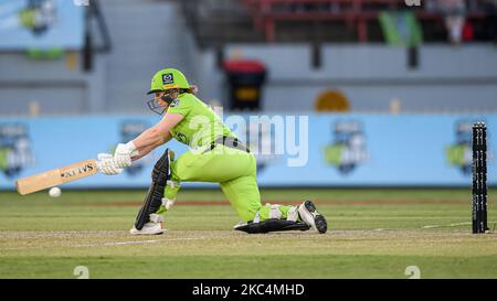 Tammy Beaumont of the Thunder Fledermäuse beim WBBL-Halbfinale der Women's Big Bash League zwischen dem Brisbane Heat und dem Sydney Thunder im North Sydney Oval am 26. November 2020 in Sydney, Australien. (Nur für redaktionelle Zwecke) (Foto von Izhar Khan/NurPhoto) Stockfoto