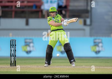 Tammy Beaumont of the Thunder Fledermäuse beim WBBL-Halbfinale der Women's Big Bash League zwischen dem Brisbane Heat und dem Sydney Thunder im North Sydney Oval am 26. November 2020 in Sydney, Australien. (Nur für redaktionelle Zwecke) (Foto von Izhar Khan/NurPhoto) Stockfoto