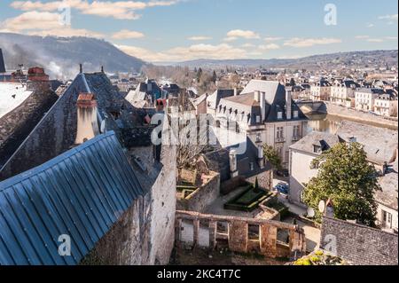 Luftaufnahme von Terrasson-Lavilledieu auf der Vézère, Dordogne, New Aquitaine, Frankreich Stockfoto