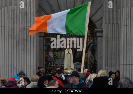 Die „Rosenkranzkundgebung“ vor dem GPO in der O'Connell Street, am 39. Tag der landesweiten Level 5-Sperre. Am Samstag, den 28. November 2020, in Dublin, Irland. (Foto von Artur Widak/NurPhoto) Stockfoto