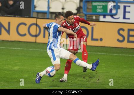 Marcus Tavernier von Middlesbrough in Aktion mit Jonathan Hogg von Huddersfield Town während des Sky Bet Championship-Spiels zwischen Huddersfield Town und Middlesbrough am Samstag, dem 28.. November 2020 im John Smith's Stadium, Huddersfield. (Foto von Mark Fletcher/MI News/NurPhoto) Stockfoto