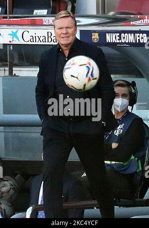 Ronald Koeman während des Spiels zwischen dem FC Barcelona und CA Osasuna, das der Woche 11 der Liga Santander entspricht, spielte am 29.. November 2020 im Camp Nou Stadium in Barcelona, Spanien. -- (Foto von Urbanandsport/NurPhoto) Stockfoto