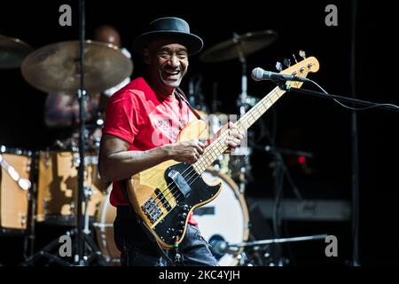 Brünn, Tschechische Republik. 04.. November 2022. DER US-Bassist Marcus Miller tritt während des Konzerts auf dem JazzFest Brno in Brünn, Tschechien, am 4. November 2022 auf. Quelle: Patrik Uhlir/CTK Photo/Alamy Live News Stockfoto