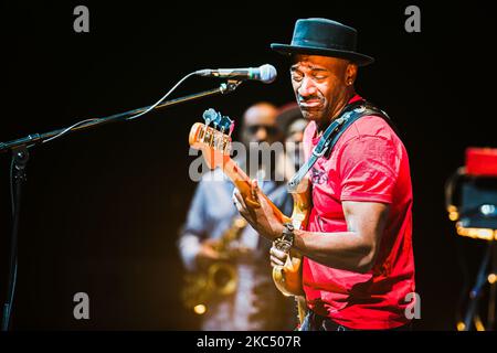 Brünn, Tschechische Republik. 04.. November 2022. DER US-Bassist Marcus Miller tritt während des Konzerts auf dem JazzFest Brno in Brünn, Tschechien, am 4. November 2022 auf. Quelle: Patrik Uhlir/CTK Photo/Alamy Live News Stockfoto