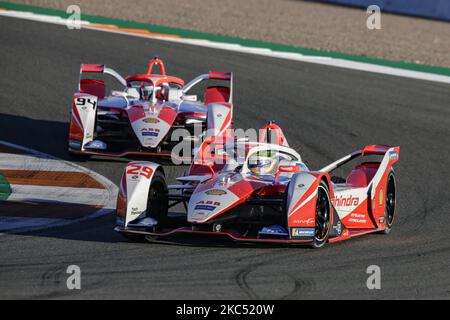 29 SIMS Alexander (GBR), Mahindra Racing, Mahinda M7Electro, Action und 94 LYNN Alexandre (GBR), Mahindra Racing, Mahinda M7Electro, Action während des offiziellen Vorsaison-Tests der ABB Formel-E-Meisterschaft auf dem Circuit Ricardo Tormo in Valencia am 28. November 29 und 1. Dezember in Spanien. (Foto von Xavier Bonilla/NurPhoto) Stockfoto