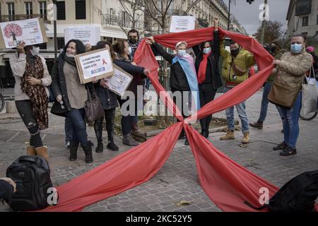 Act-up-Aktivisten versammeln sich zum Welt-AIDS-Tag in Paris. Paris, 1.. Dezember 2020. (Foto von Jacopo Landi/NurPhoto) Stockfoto