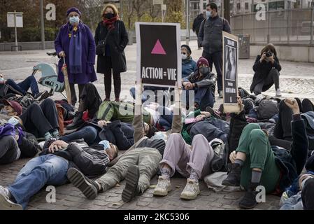 Act-up-Aktivisten versammeln sich zum Welt-AIDS-Tag in Paris. Paris, 1.. Dezember 2020. (Foto von Jacopo Landi/NurPhoto) Stockfoto