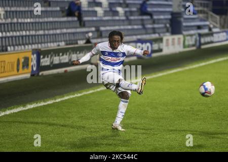 QPRs Osman Kakay überquert den Ball während des Sky Bet Championship-Spiels zwischen den Queens Park Rangers und Bristol City am Dienstag, dem 1.. Dezember 2020 im Loftus Road Stadium, London. (Foto von Ian Randall/MI News/NurPhoto) Stockfoto