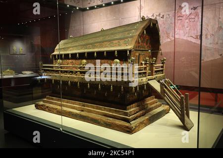 Der hölzerne Sarg der Liao-Dynastie im Museum der Inneren Mongolei Stockfoto