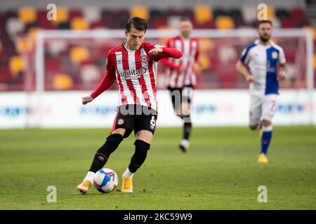 Mathias Jensen von Brentfod F.C spielt den Ball während des Sky Bet Championship-Spiels zwischen Brentford und Blackburn Rovers im Brentford Community Stadium, Brentford, am Samstag, den 5.. Dezember 2020. (Foto von Juan Gasperini/MI News/NurPhoto) Stockfoto