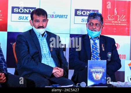 Der Präsident der indischen Handball-Föderation (HFI), Arshanapally, Jagan Mohan Rao (L), und Vizepräsident Anandeshwar Pandey (R), an die Medienperson während der Ankündigung der Premier Handball League in Jaipur, Rajasthan, Indien, am Samstag, den 5. Dezember, 2020. (Foto von Vishal Bhatnagar/NurPhoto) Stockfoto