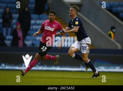 Curtis Davies von L-R Derby County und Matt Smith von Millwall während der Sky Bet Championship zwischen Millwall und Derby County im Den Stadium, London am 05.. Dezember 2020 (Foto von Action Foto Sport/NurPhoto) Stockfoto