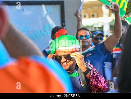 Indische Fans posieren vor Spiel zwei der Twenty20 International Series zwischen Australien und Indien am Sydney Cricket Ground am 06. Dezember 2020 in Sydney, Australien. (Foto von Izhar Khan/NurPhoto) Stockfoto