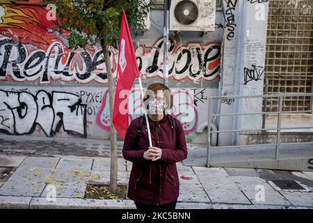 Am 6. Dezember 2019 fand in Athen, Griechenland, in der Nähe von Exarchia, ein Protest zum 12.. Todestag des 15-jährigen Alexis Grigoropoulos statt, der durch Polizeigewehrschüsse getötet wurde, nachdem mehrere Beamte auf eine Gruppe junger Jungen herangegangen und sie angeblich provoziert hatten. (Foto von Nikolas Kokovlis/NurPhoto) Stockfoto