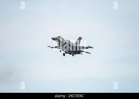 Eine F-16 Fighting Falcon oder Viper, ein multirolles Kampfflugzeug der Hellenischen Luftwaffe HAF (griechisch), das auf dem Luftwaffenstützpunkt kleine Brogel EBRL in Belgien landete. F16 Varianten werden in den Vereinigten Staaten von Amerika von General Dynamics und Lockheed Martin produziert. Der spezielle Kampfjet gehört zur HAF 340 Mira Squadron, 115 Combat Wing – Souda Air Base auf Kreta in Griechenland und ist ein F-16C/D Block 52+ das Militärflugzeug ist Teil des Ausstellungsteams, das auf den belgischen Flughäfen während der Flugshows im September 2019 stattfindet. (Foto von Nicolas Economou/NurPhoto) Stockfoto