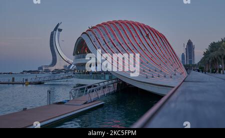 Katara Towers Projekt in Lusail Marina, Katar Sonnenuntergang Aussicht. Baugewerbekonzept. Stockfoto