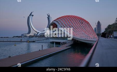 Katara Towers Projekt in Lusail Marina, Katar Sonnenuntergang Aussicht. Baugewerbekonzept. Stockfoto