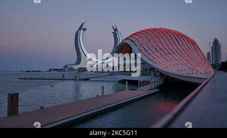 Katara Towers Projekt in Lusail Marina, Katar Sonnenuntergang Aussicht. Baugewerbekonzept. Stockfoto