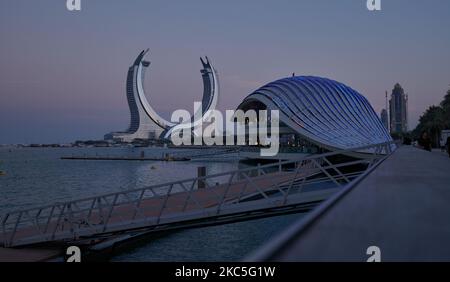 Katara Towers Projekt in Lusail Marina, Katar Sonnenuntergang Aussicht. Baugewerbekonzept. Stockfoto