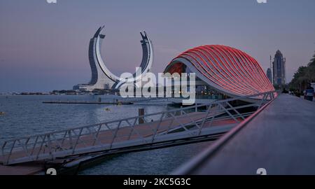 Katara Towers Projekt in Lusail Marina, Katar Sonnenuntergang Aussicht. Baugewerbekonzept. Stockfoto