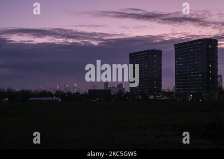 Am 27. November 2020 geht die Sonne auf Wanstead Flats, London, unter. (Foto von Alberto Pezzali/NurPhoto) Stockfoto