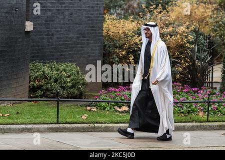 Scheich Mohammed bin Zayed Al Nahyan, der Kronprinz des Emirats Abu Dhabi und stellvertretender Oberbefehlshaber der Streitkräfte der Vereinigten Arabischen Emirate, trifft am 10. Dezember 2020 in der Downing Street zu bilateralen Gesprächen mit dem britischen Premierminister Boris Johnson ein. (Foto von Wiktor Szymanowicz/NurPhoto) Stockfoto