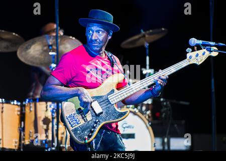 Brünn, Tschechische Republik. 04.. November 2022. DER US-Bassist Marcus Miller tritt während des Konzerts auf dem JazzFest Brno in Brünn, Tschechien, am 4. November 2022 auf. Quelle: Patrik Uhlir/CTK Photo/Alamy Live News Stockfoto