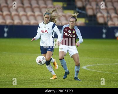 L-R Shelina Zadorsky von Tottenham Hotspur Women und Nadine Hanssen vom Aston Villa Ladies FC während der Barclays FA Women's Super League zwischen Tottenham Hotspur und Aston Villa Women am 13.. Dezember 2020 im Hive Stadium, Edgware, Großbritannien (Foto by Action Foto Sport/NurPhoto) Stockfoto