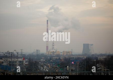 Der Blick über die Stadt Krakau vom Krakus-Hügel während des Smog-Standards hat viele Male übertroffen. Krakau, Polen am 16. Dezember 2020. (Foto von Beata Zawrzel/NurPhoto) Stockfoto